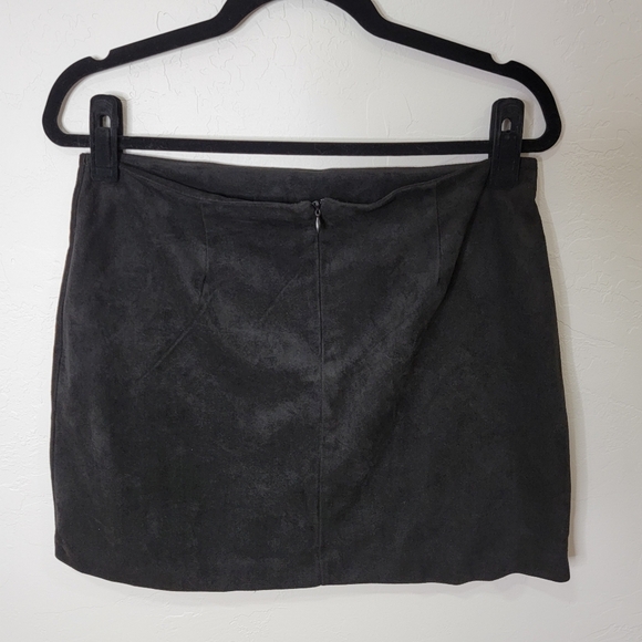 Forever 21 Floral Embroidered Black Moleskin Mini Skirt - Picture 2 of 6